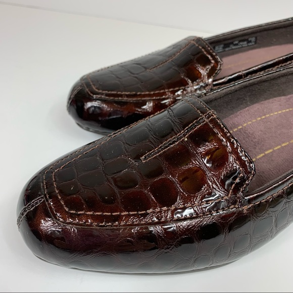 NIB Clarks Timeless Everyday Patent Leather Loafer - Picture 1 of 16